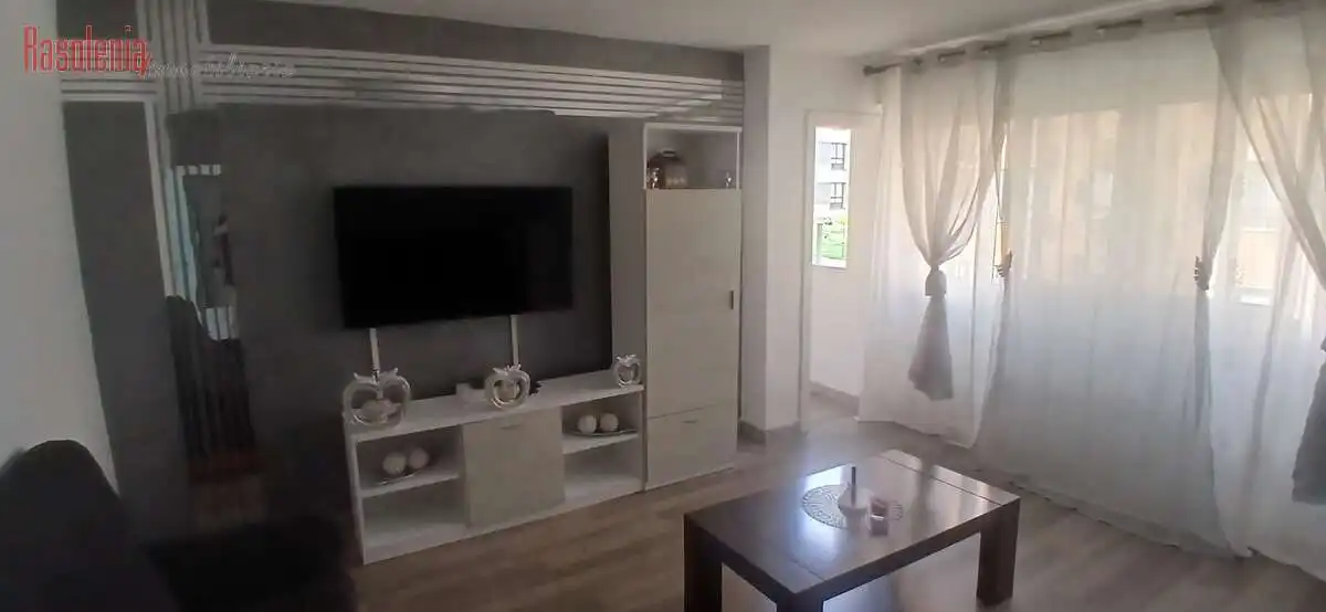 Sala de estar de Piso en venta en Cambre  con Calefacción, Trastero y Amueblado