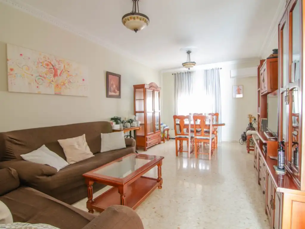 Sala d'estar de Casa o xalet en venda en La Rinconada