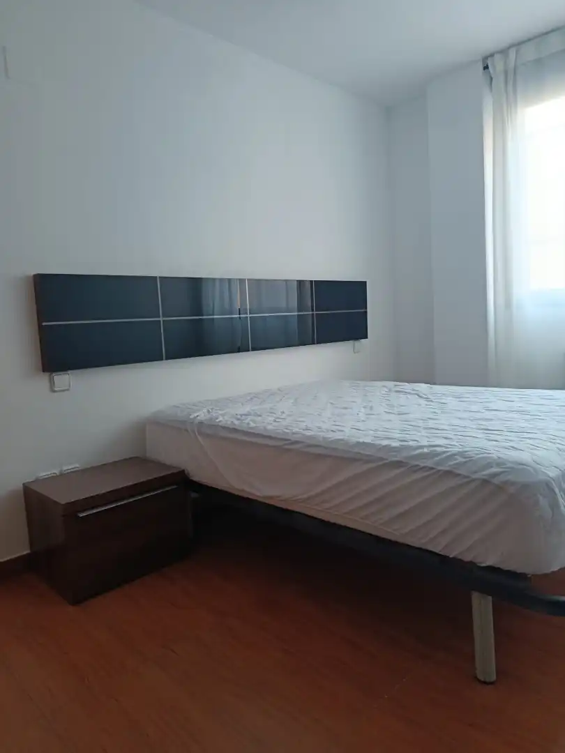 Habitación de Piso de alquiler en Zaragoza con Calefacción, Terraza y Amueblado