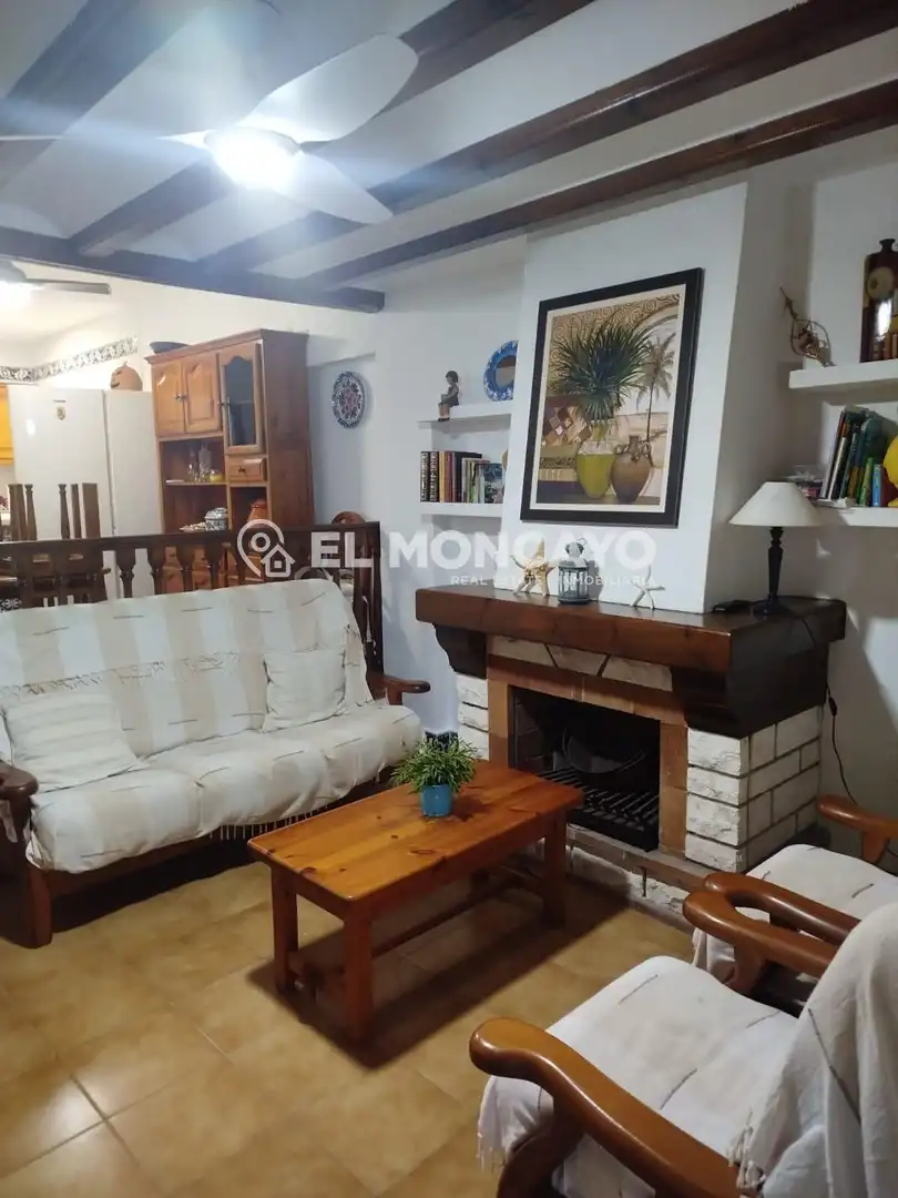 Sala d'estar de Casa adosada en venda en Guardamar del Segura amb Terrassa, Traster i Moblat