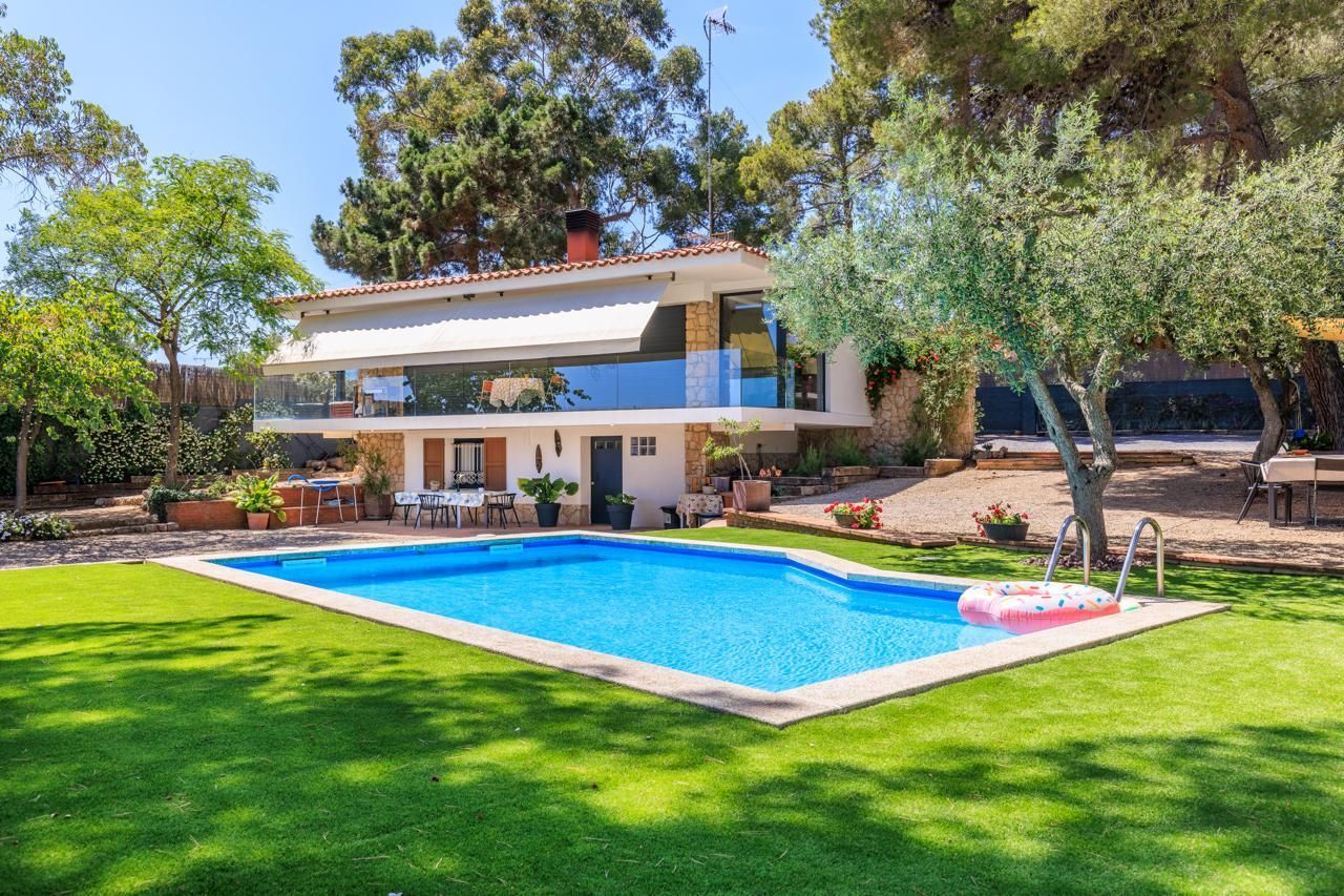 Piscina de Casa o xalet en venda en Almoster amb Calefacció i Jardí privat