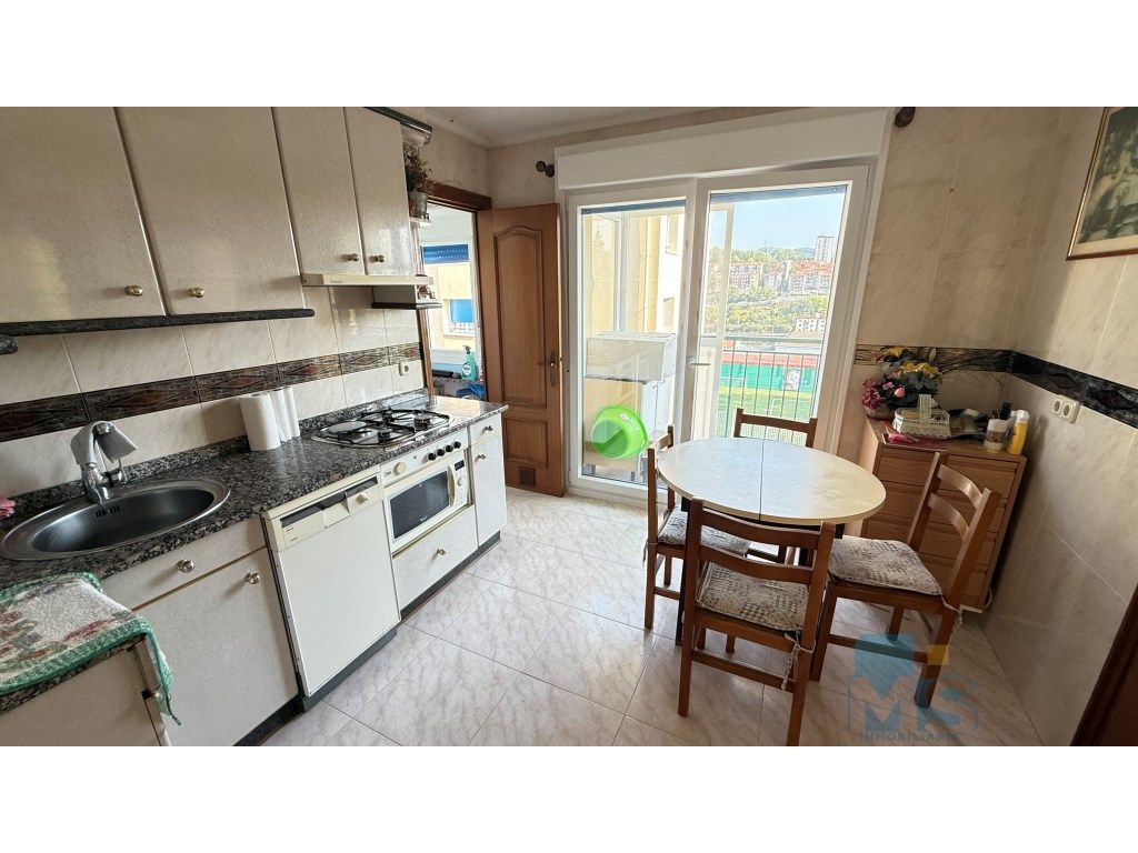 Cocina de Piso en venta en Pasaia con Amueblado y Balcón