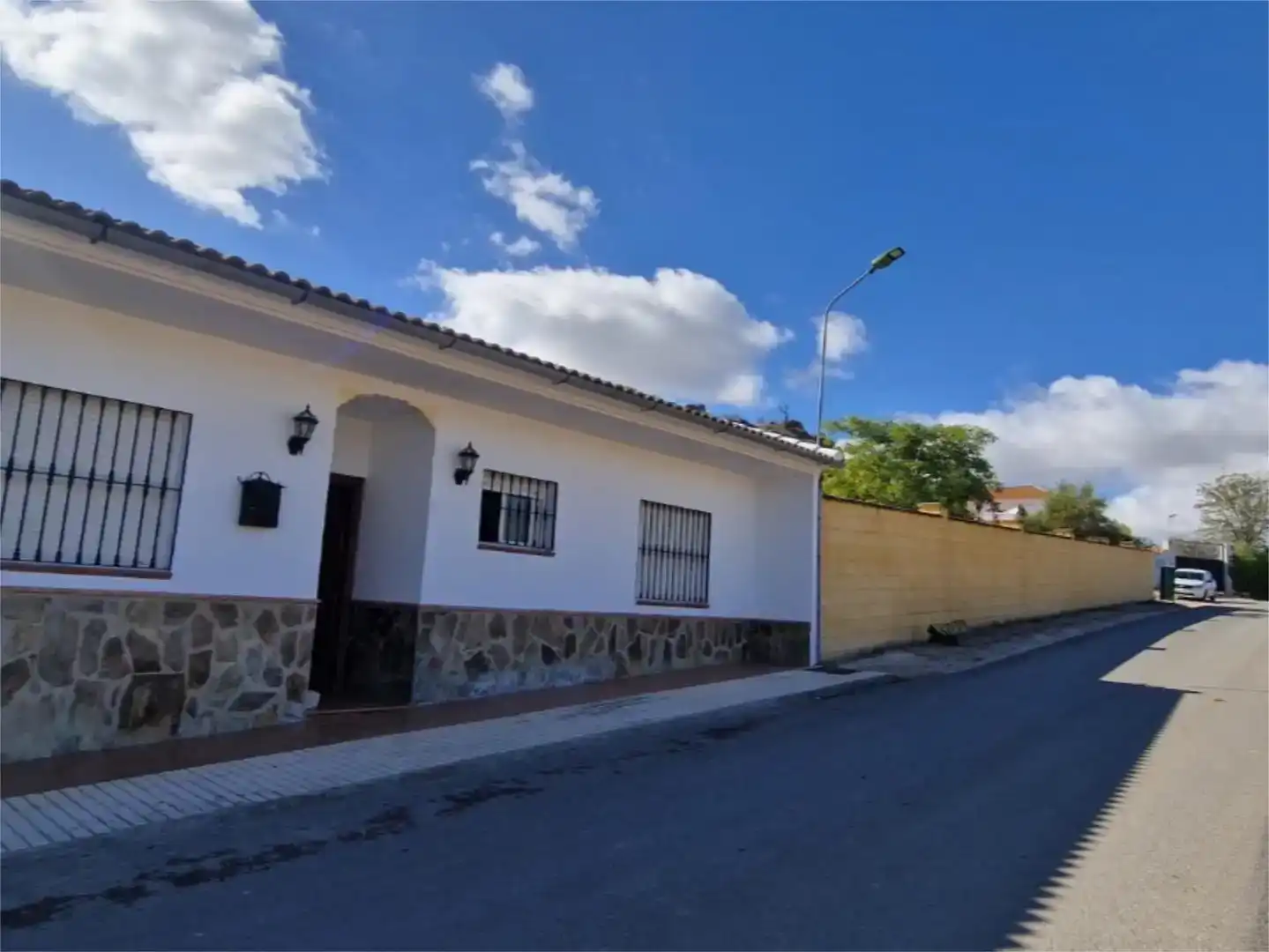 Vista exterior de Pis en venda en Villanueva de Algaidas amb Jardí privat, Piscina i Moblat