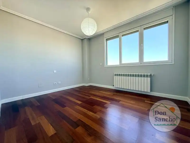 Bedroom of Attic for sale in Valladolid  with Air Conditioner, Heating and Terrace