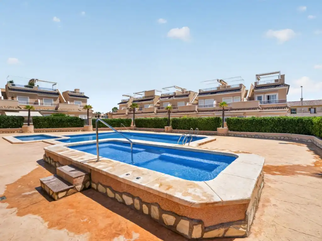 Piscina de Casa adosada en venta en Orihuela con Aire acondicionado, Jardín privado y Terraza