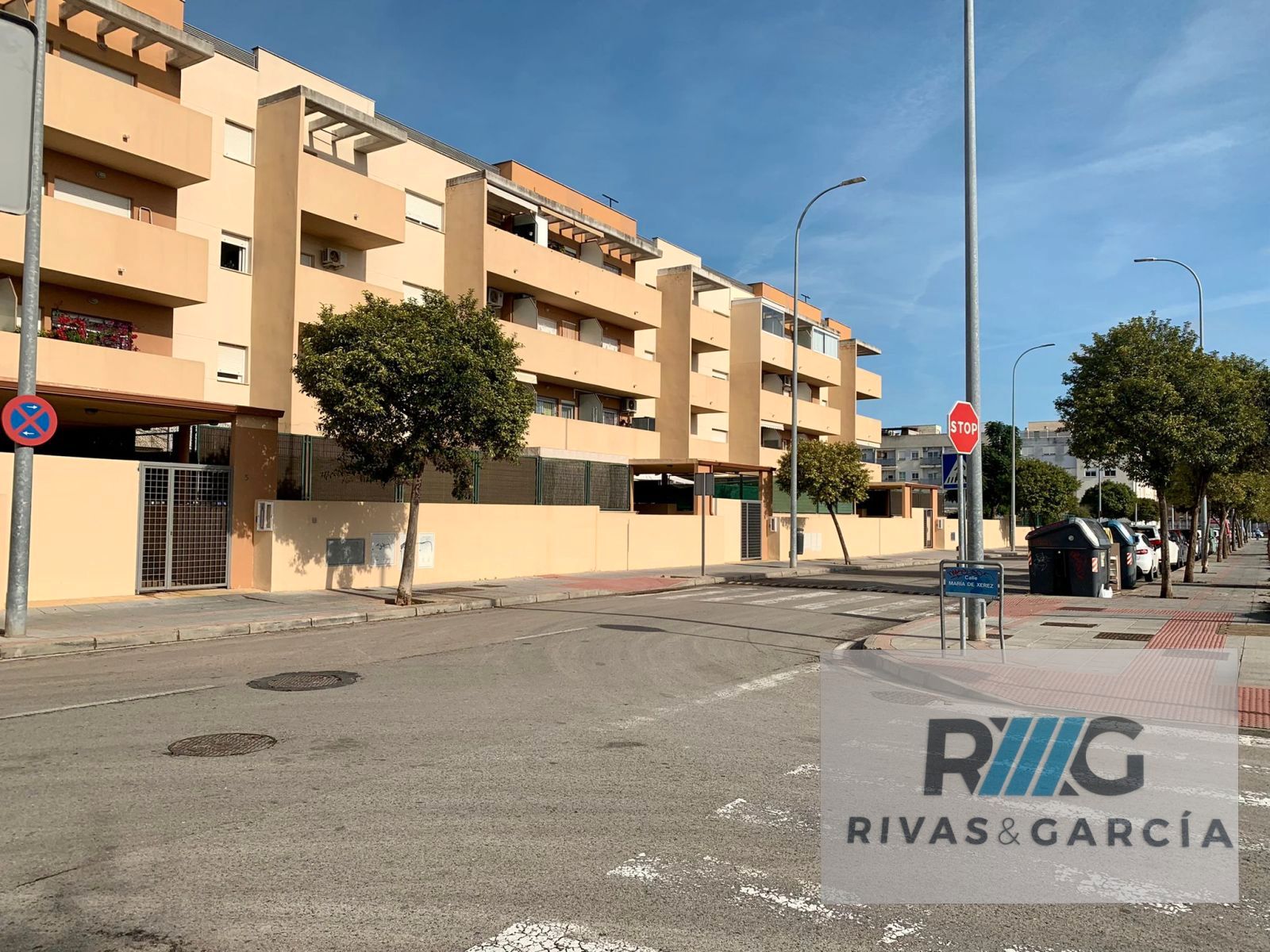Vista exterior de Piso en venta en Jerez de la Frontera con Aire acondicionado, Terraza y Piscina comunitaria