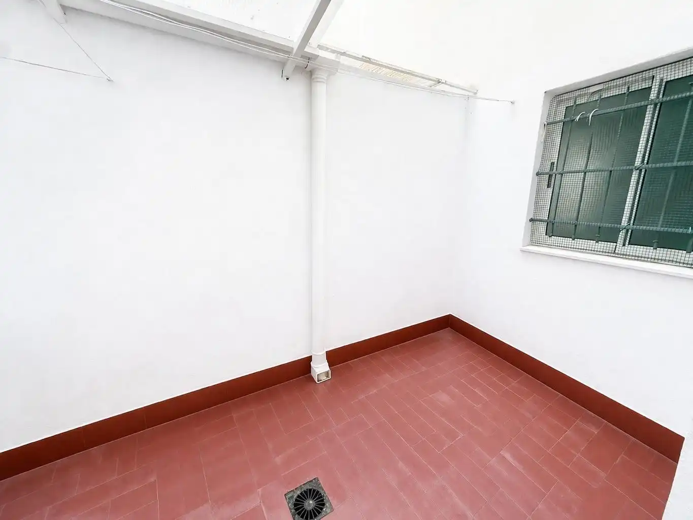 Erdgeschoss zum Verkauf in Torrevieja mit Klimaanlage, Terrasse und Schwimmbad