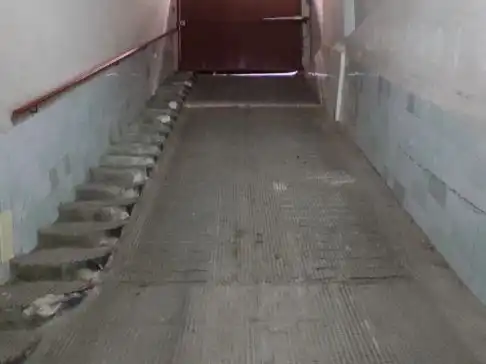 Moto de lloguer a Arquitecto Guardiola 15, imagen 5