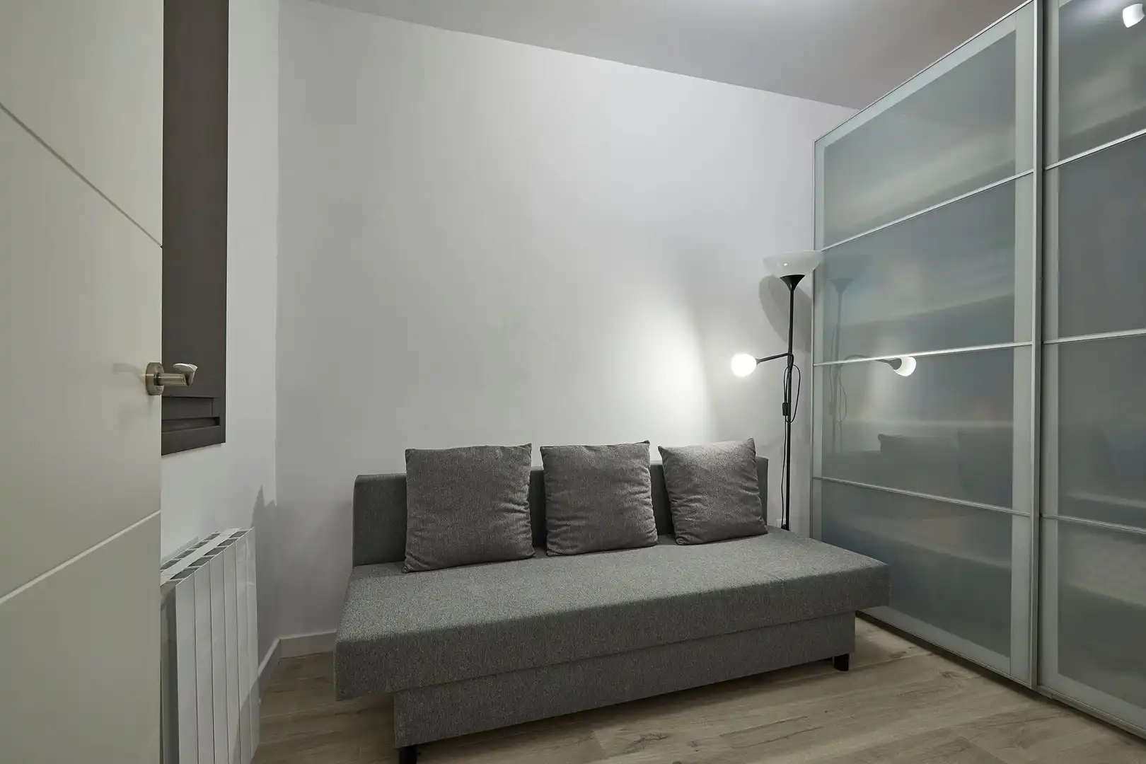 Wohnzimmer von Wohnung zum Verkauf in Barcelona mit Klimaanlage, Parkett und Ofen