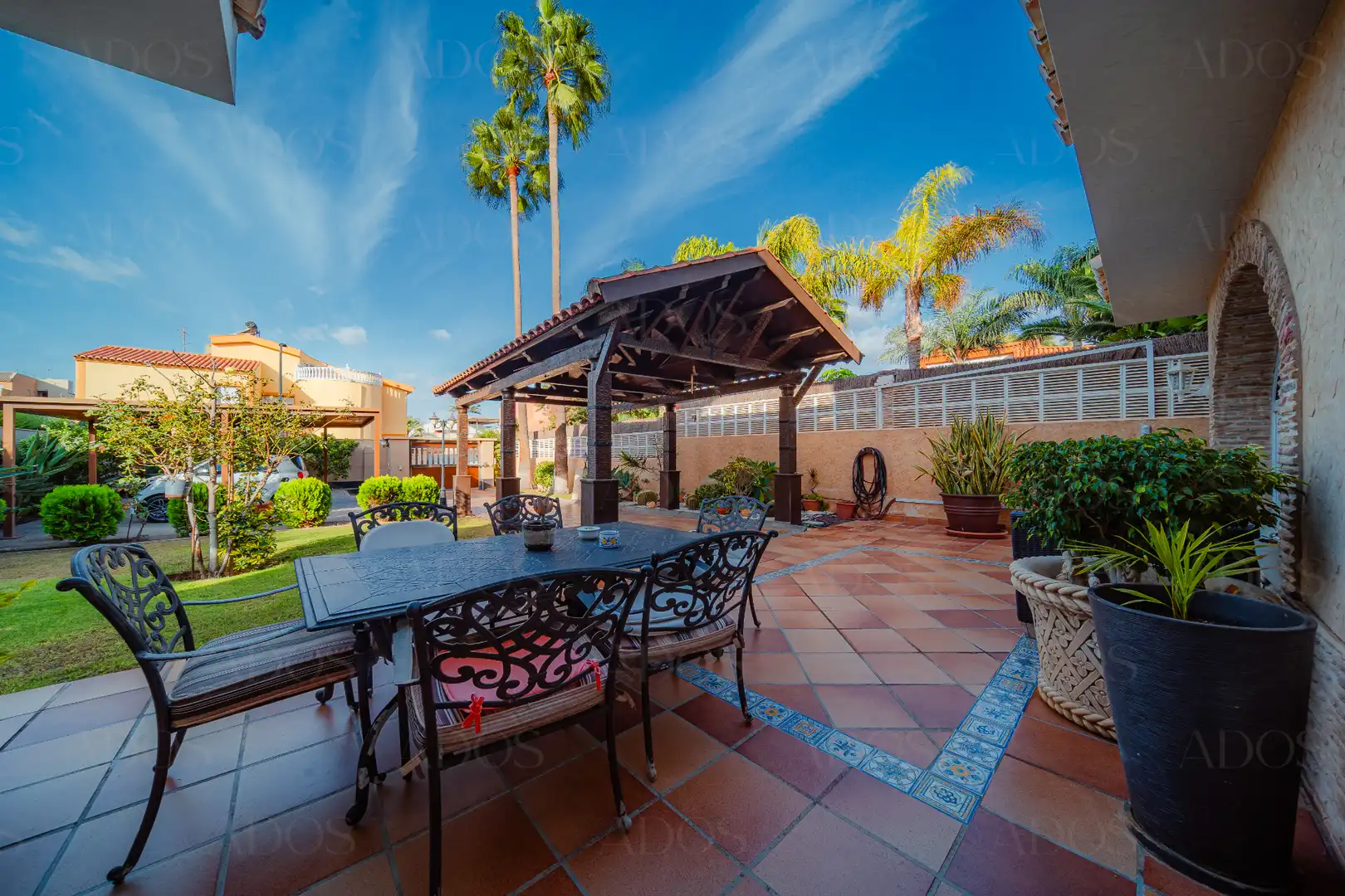 Houses for sale in Calle Fernando Casinello, Aguadulce Sur