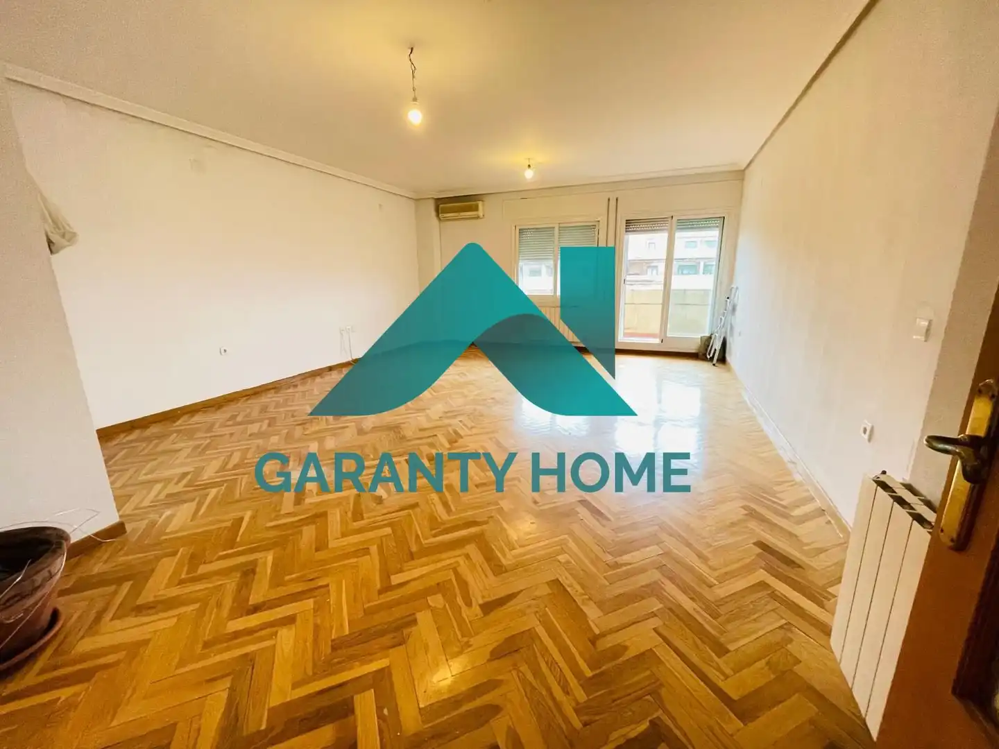 Vista exterior de Piso en venta en Cáceres con Aire acondicionado, Calefacción y Parquet