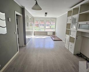 Living room of Flat for sale in  Madrid Capital
