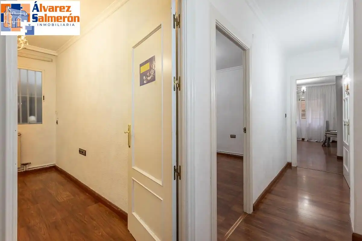 Piso en venta en Granada con Calefacción y Trastero