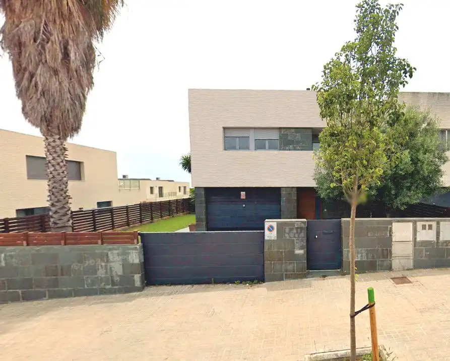 Vista exterior de Casa adosada en venta en Mataró con Aire acondicionado, Calefacción y Jardín privado