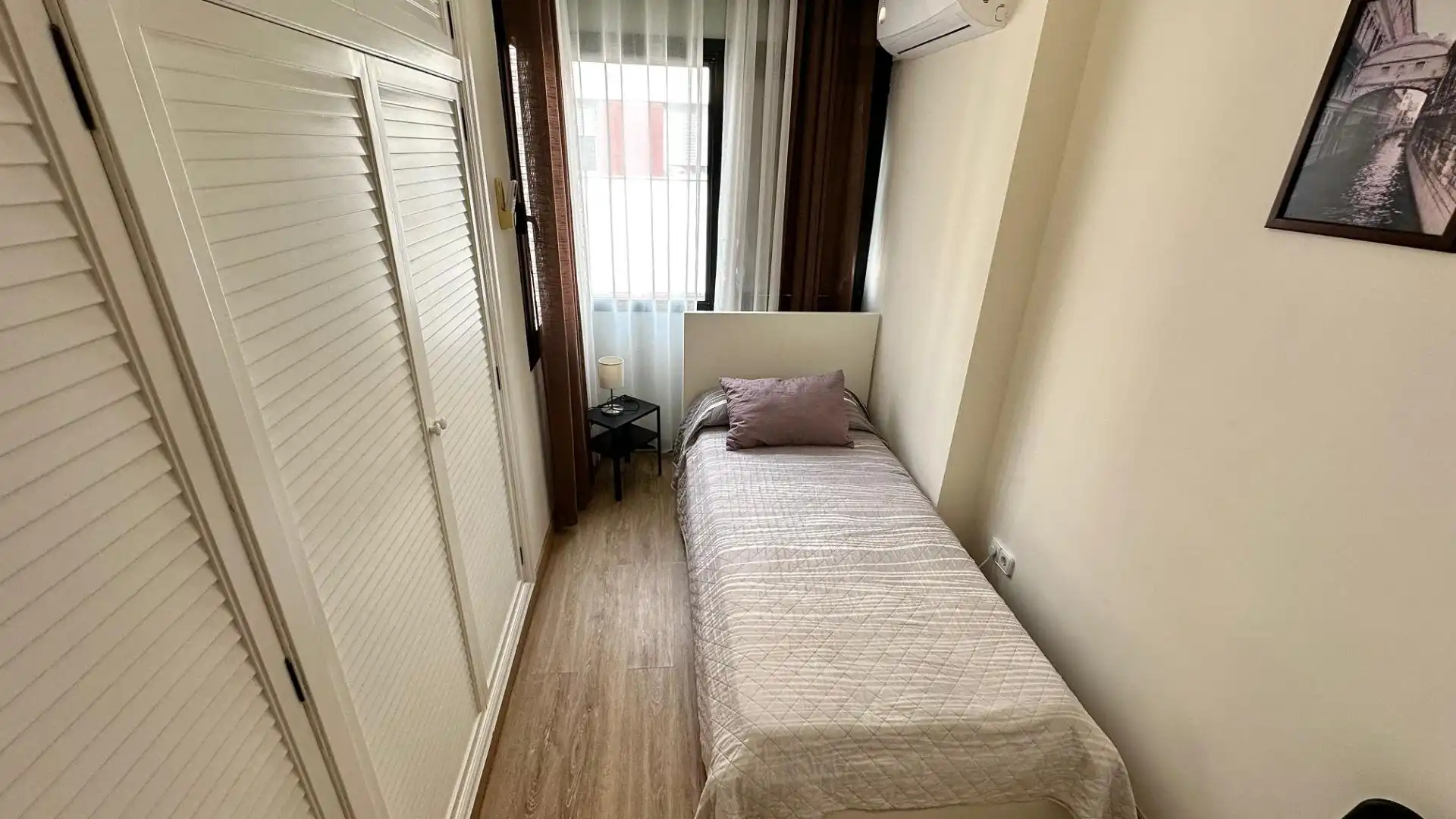 Dormitori de Apartament de lloguer en Alicante / Alacant amb Aire condicionat, Calefacció i Parquet