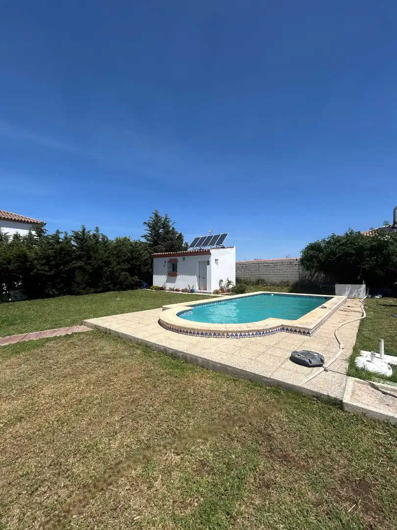 Swimming pool of Houses for sale in Chiclana de la Frontera