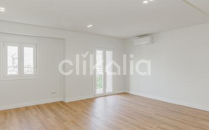 Bedroom of Flat for sale in  Sevilla Capital  with Air Conditioner and Terrace