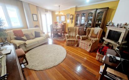 Sala d'estar de Pis en venda en Avilés amb Parquet i Terrassa