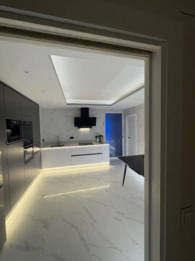 Cocina de Apartamento de alquiler en Torrevieja con Aire acondicionado, Calefacción y Amueblado