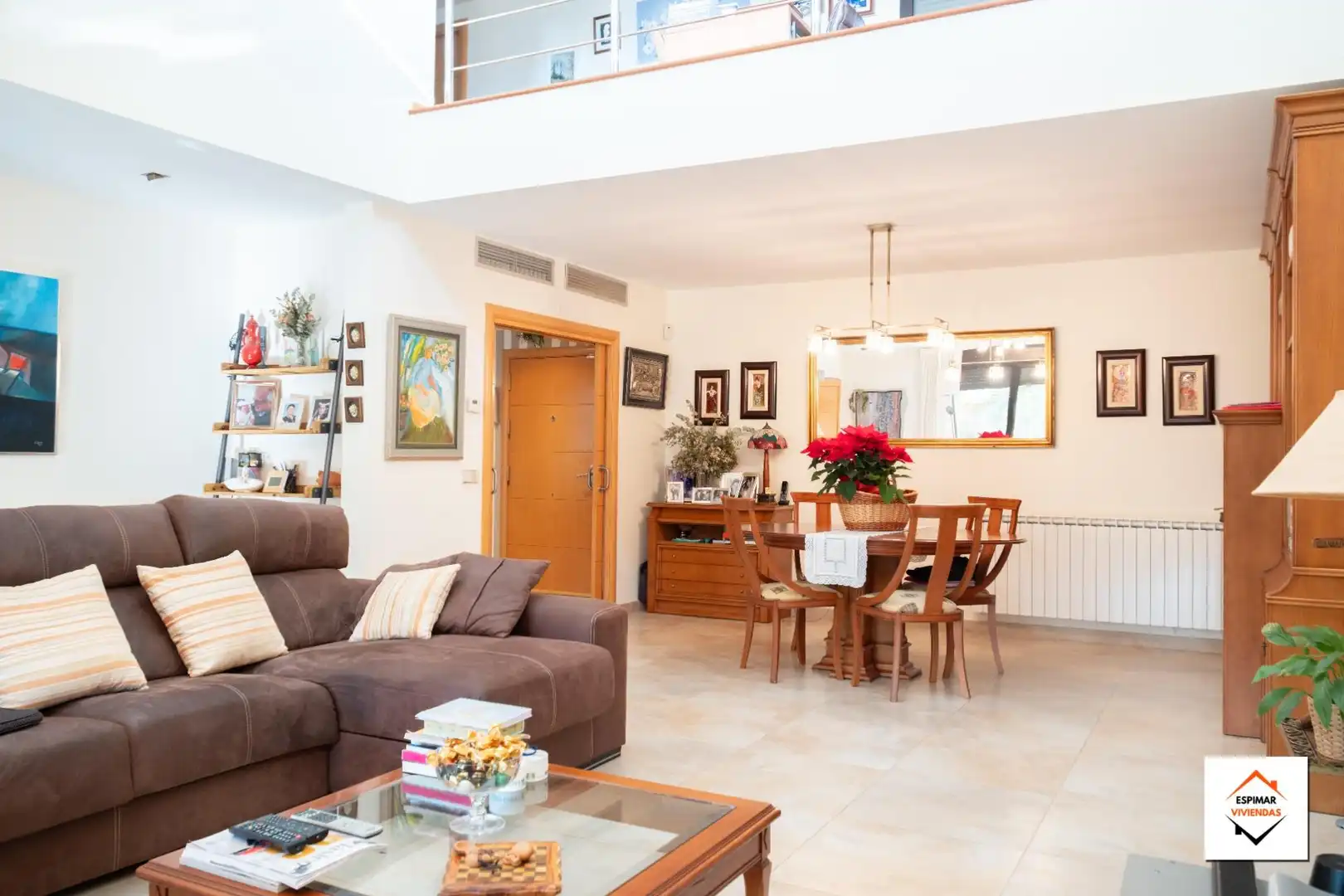 Wohnzimmer von Einfamilien-Reihenhaus zum Verkauf in Villanueva de Gállego mit Heizung, Privatgarten und Terrasse