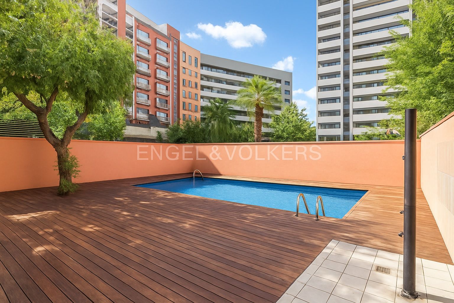 Piscina de Apartament en venda en  Barcelona Capital amb Aire condicionat, Calefacció i Parquet