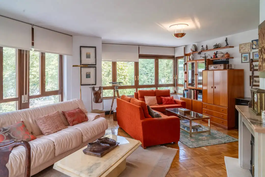 Sala de estar de Piso en venta en Cabezón de la Sal con Calefacción y Balcón