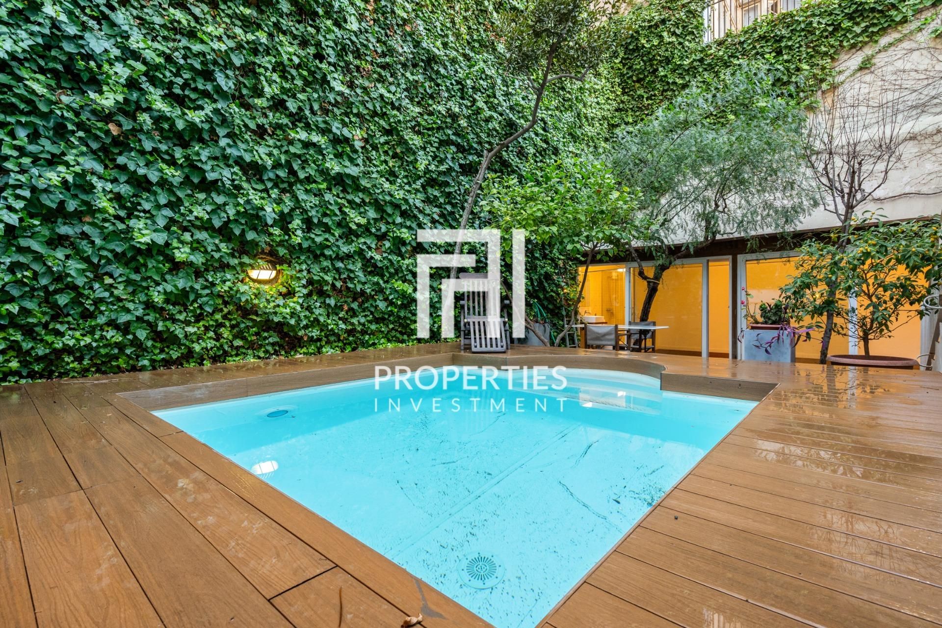 Exterior view of Flat for sale in  Barcelona Capital  with Air Conditioner, Heating and Private garden