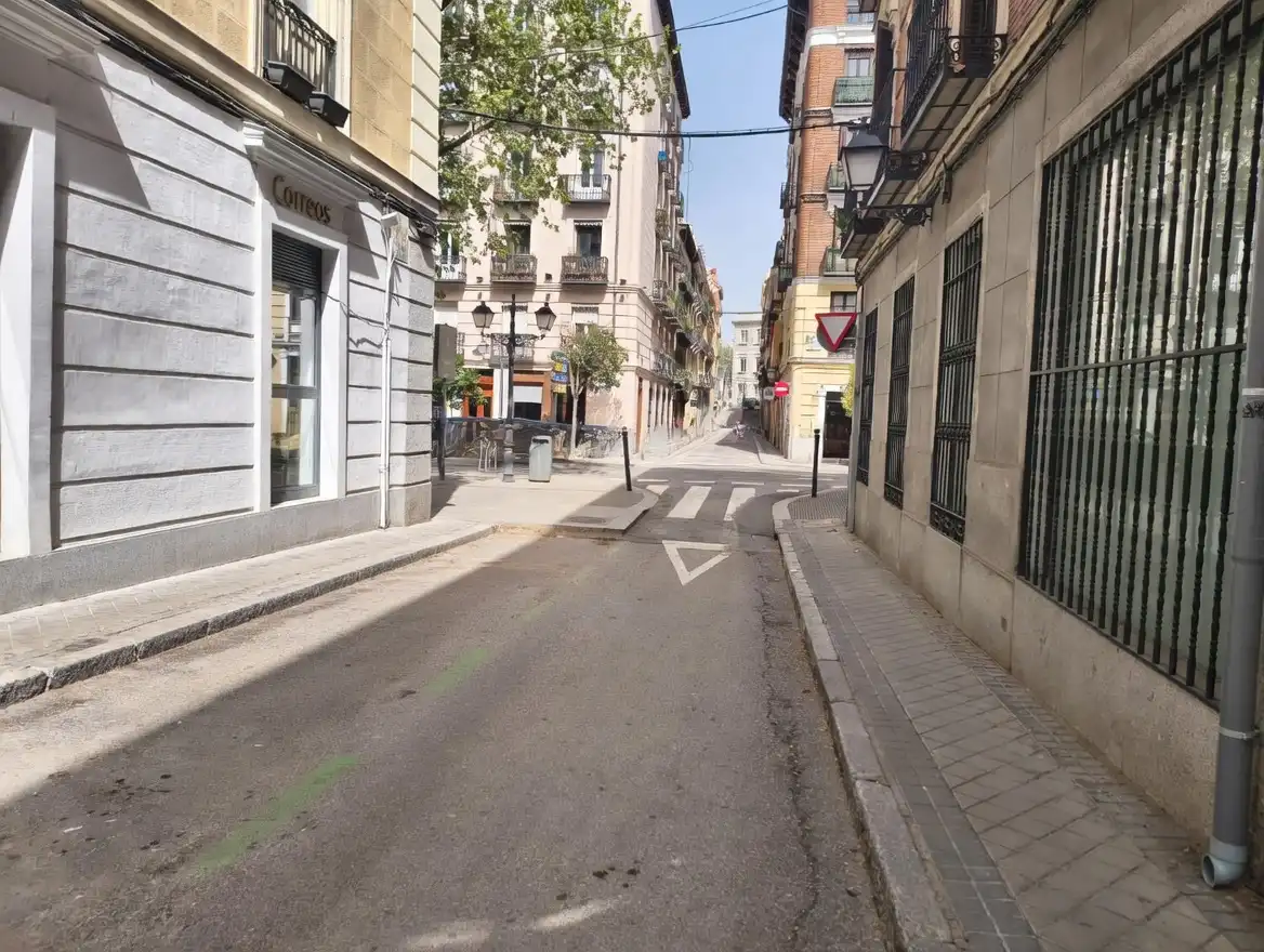 Vista exterior de Pis en venda en Madrid amb Calefacció, Forn i Balcó