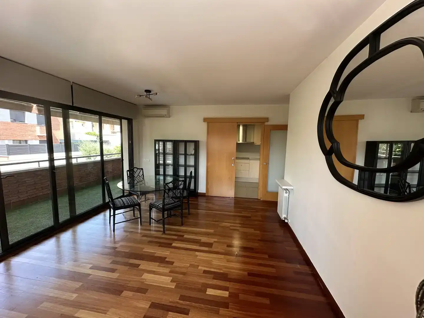 Sala d'estar de Pis en venda en Sant Cugat del Vallès amb Aire condicionat i Piscina