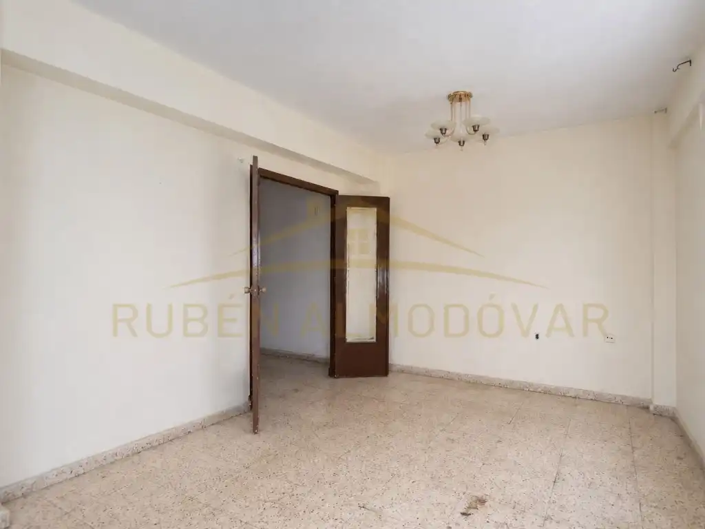 Flat for sale in Calle Congreso-Hurchillo 2