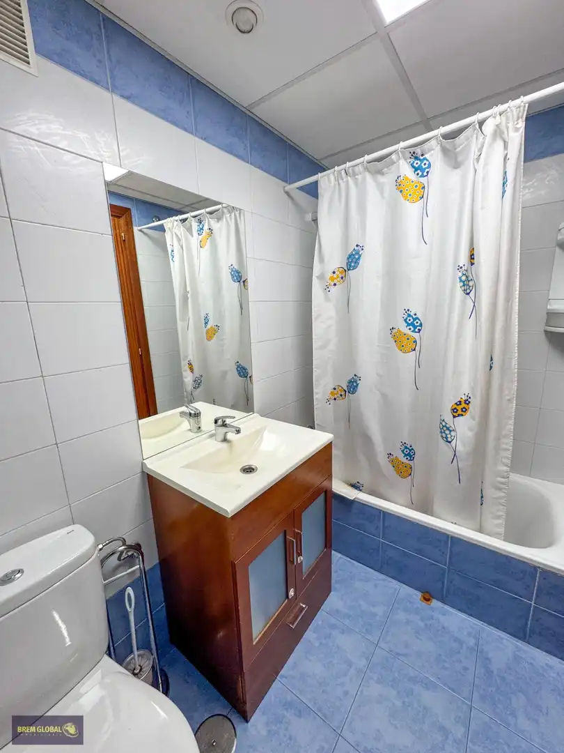 Baño de Piso en venta en Madrid con Aire acondicionado, Calefacción y Jardín privado
