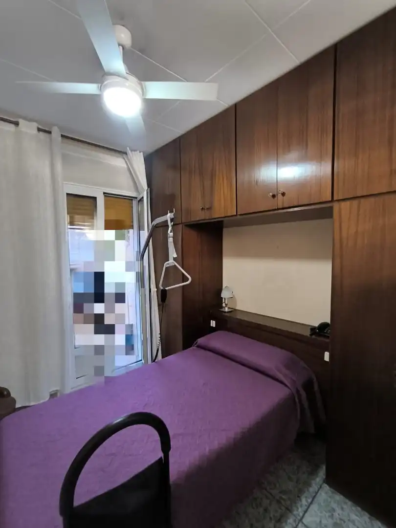 Habitación de Casa o chalet en venta en L'Hospitalet de Llobregat con Calefacción, Terraza y Alarma