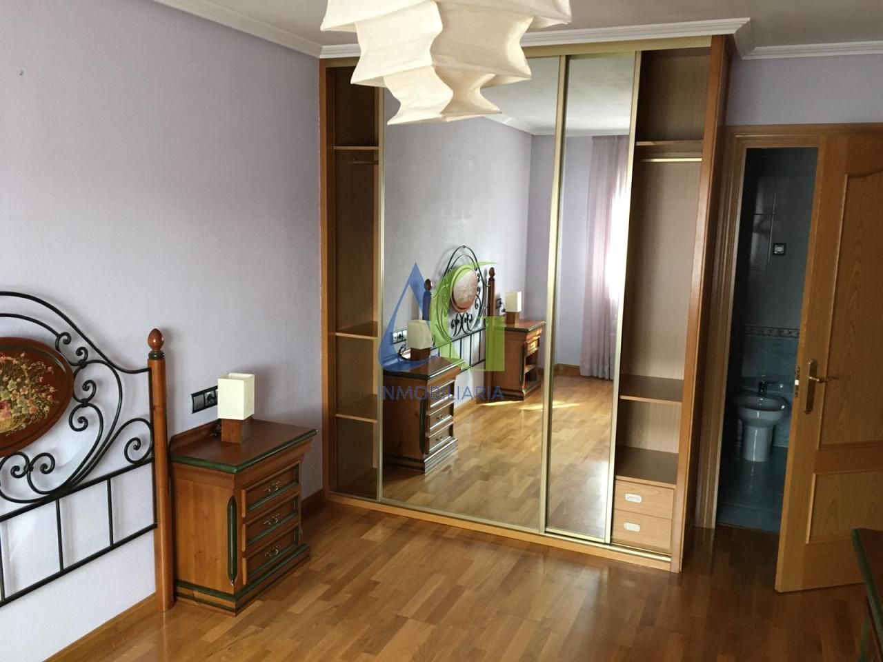 Dormitori de Apartament de lloguer en Villaquilambre amb Calefacció, Terrassa i Traster