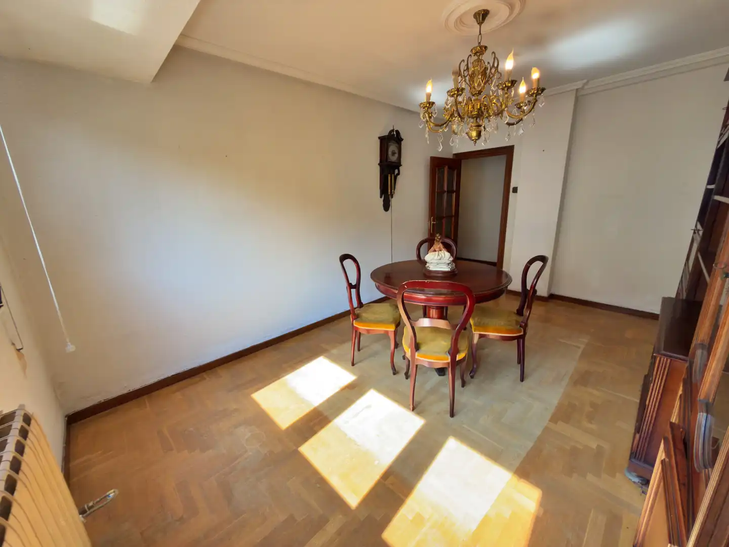 Menjador de Pis en venda en Gijón  amb Calefacció, Parquet i Terrassa