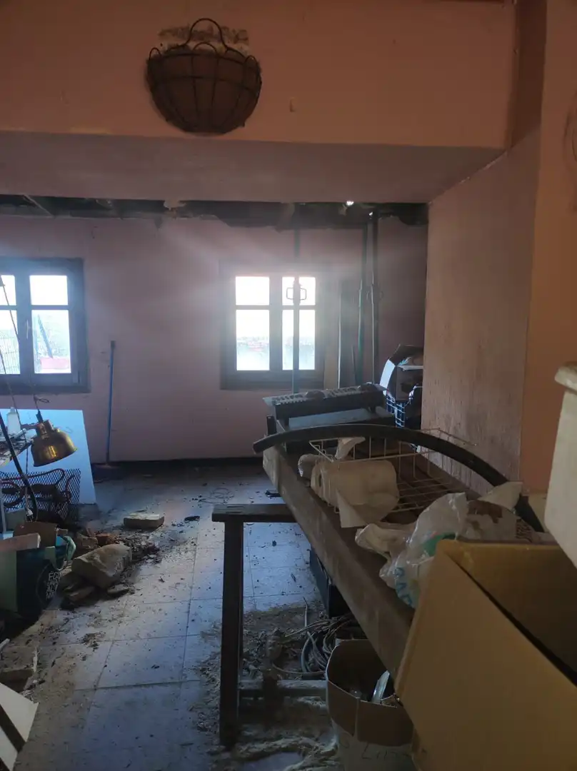 Küche von Einfamilien-Reihenhaus zum Verkauf in Barruelo de Santullán mit Ofen, Waschmaschine und Fernseher