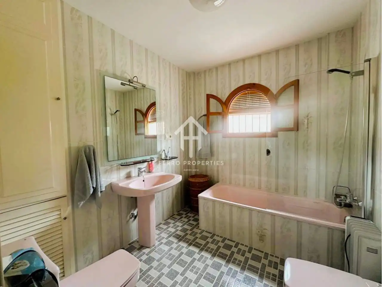 Bany de Casa o xalet en venda en Loja amb Aire condicionat, Jardí privat i Terrassa