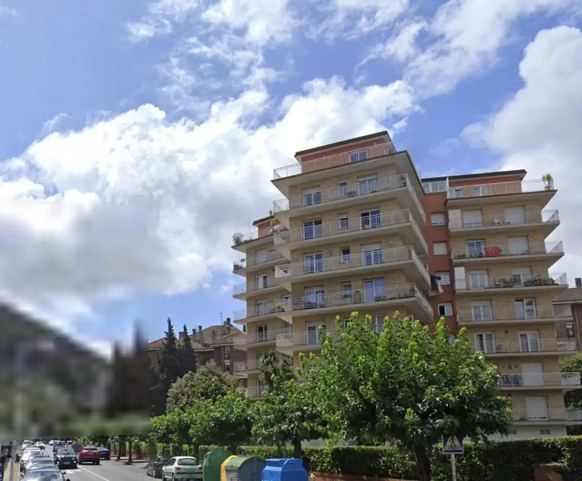 Vista exterior de Pis en venda en Castro-Urdiales amb Calefacció, Terrassa i Traster