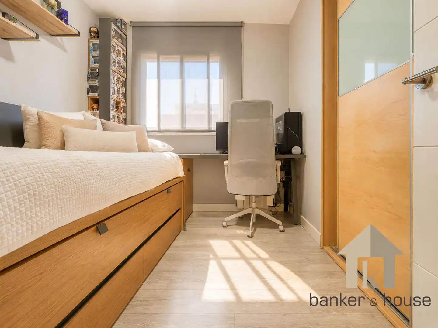 Schlafzimmer von Dachboden zum Verkauf in Barcelona mit Klimaanlage, Heizung und Terrasse