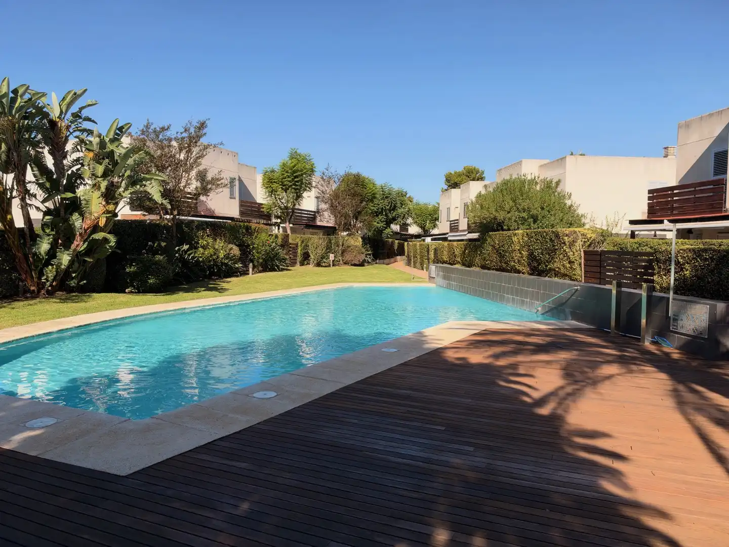 Casa bifamiliare con terrazza in vendita a Carrer dels Prats