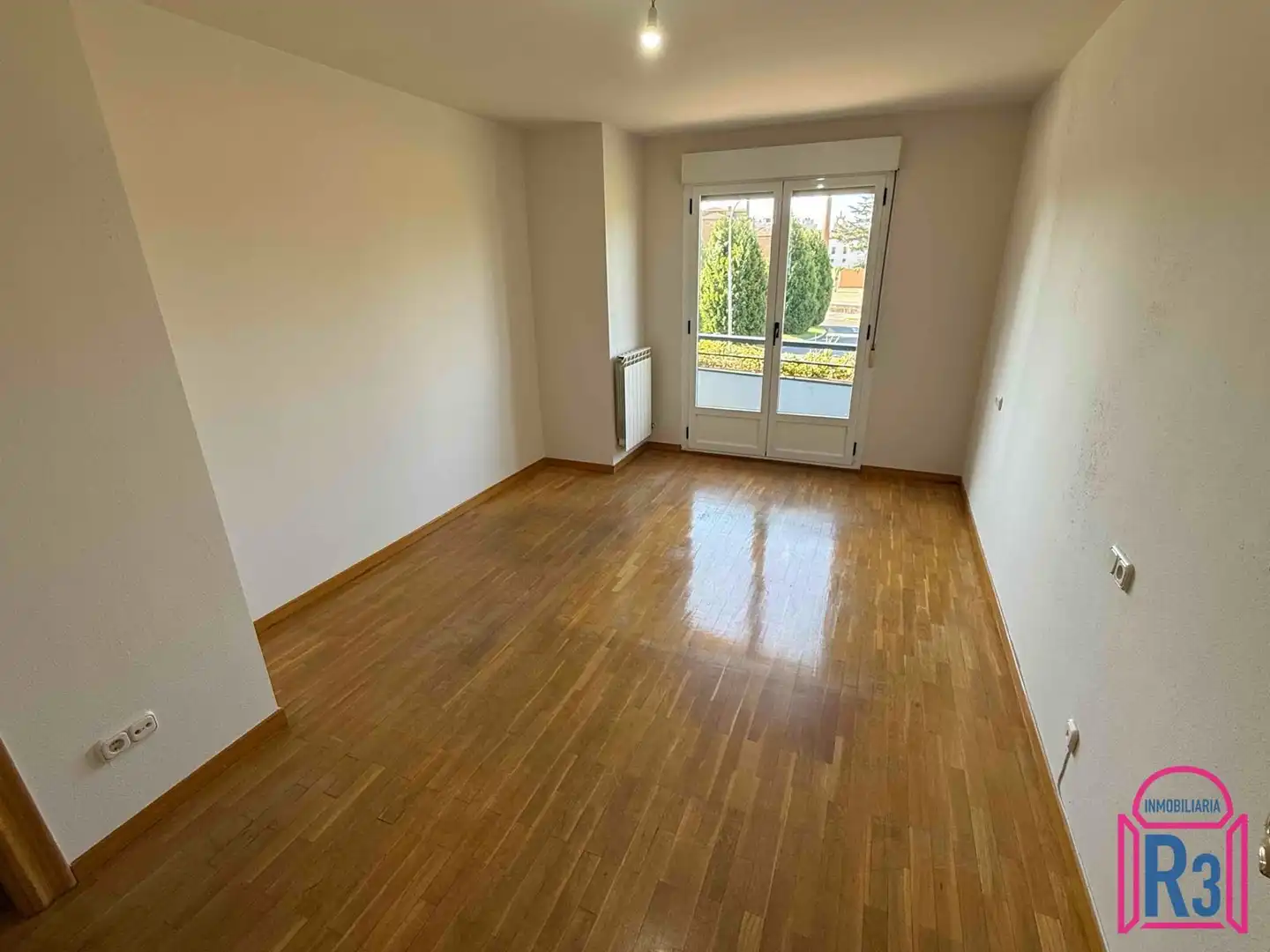 Habitación de Piso de alquiler en León Capital  con Calefacción, Terraza y Trastero