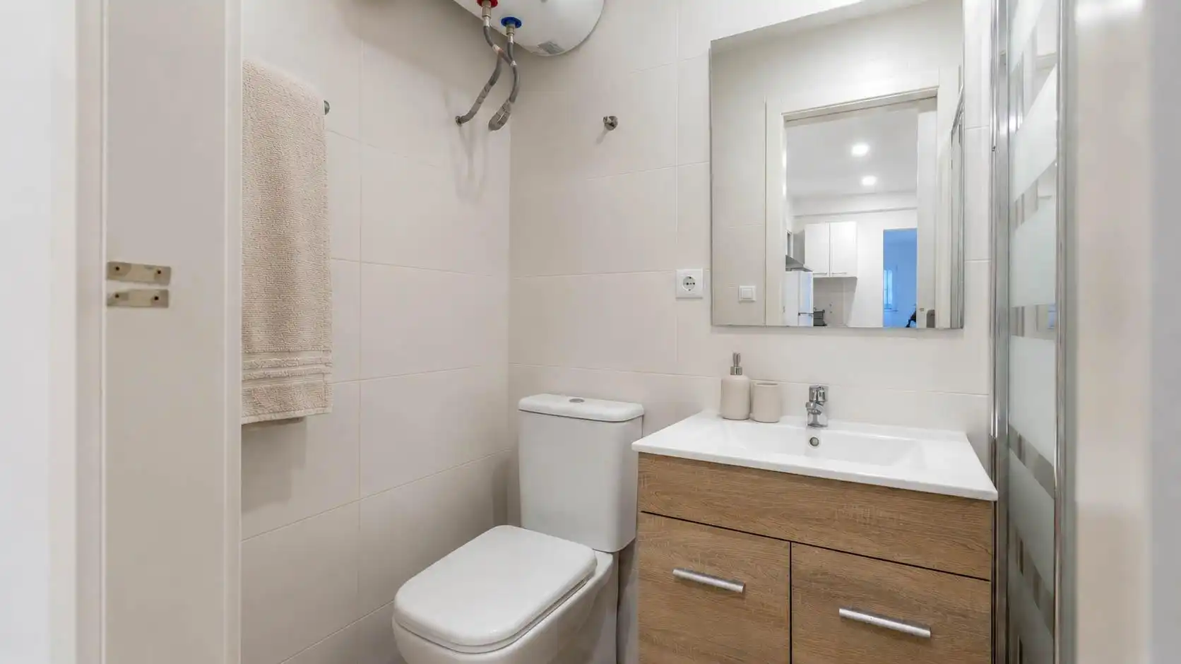 Badezimmer von Wohnung zum Verkauf in Barcelona mit Parkett, Terrasse und Möbliert