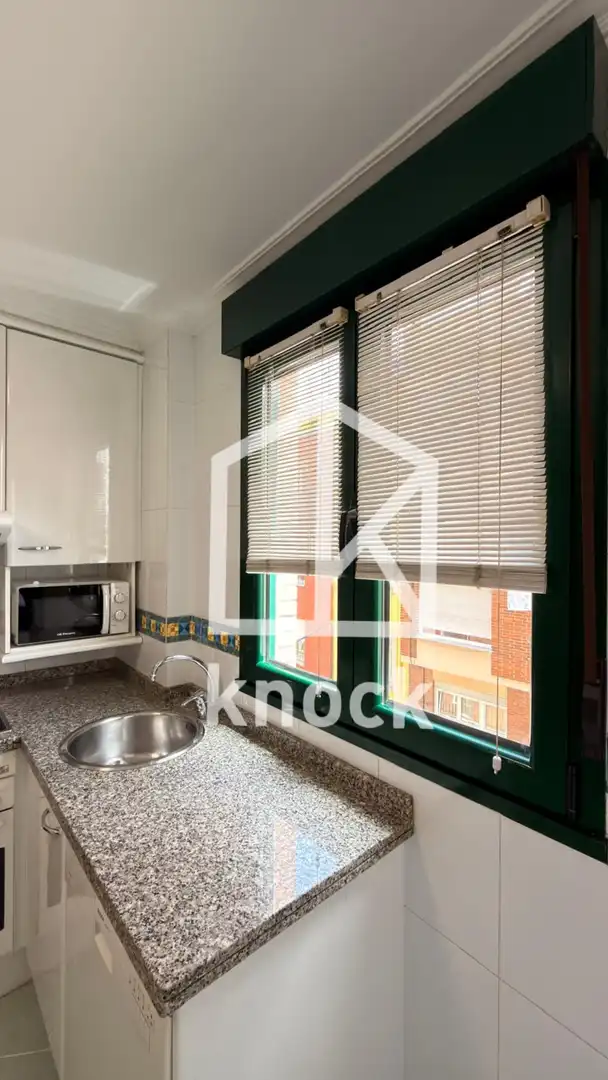 Cocina de Piso en venta en Oviedo  con Calefacción