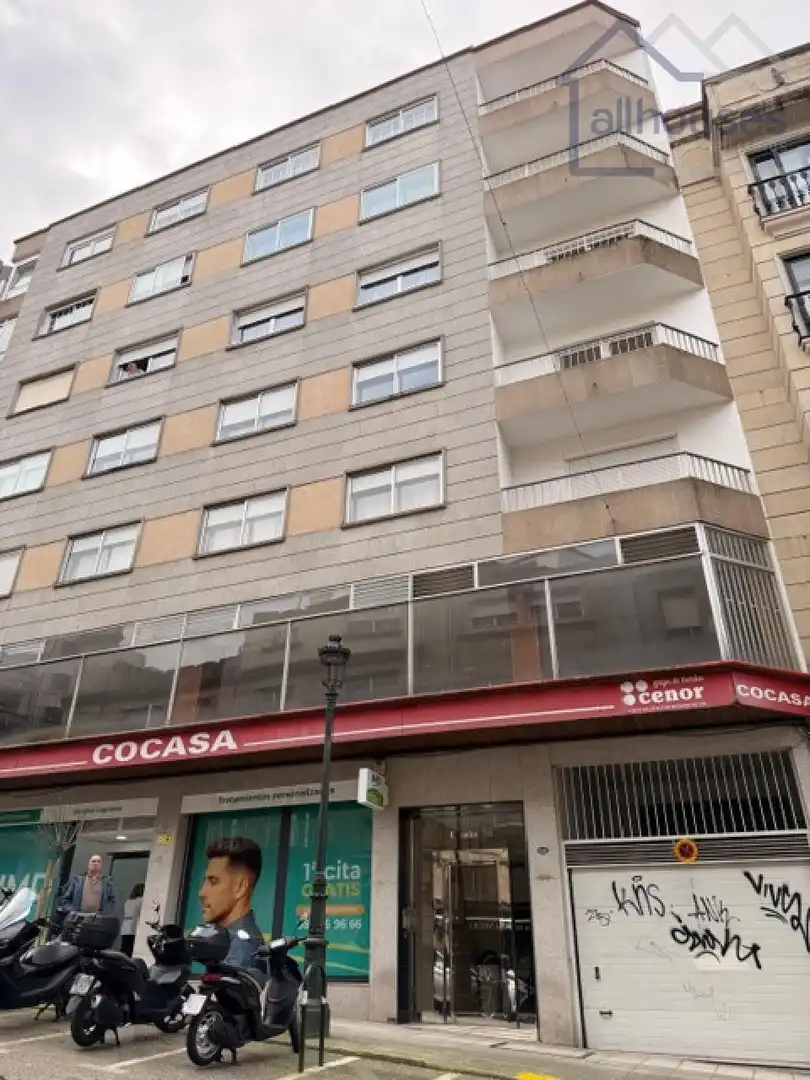 Vista exterior de Piso en venta en Vigo  con Calefacción, Parquet y Terraza