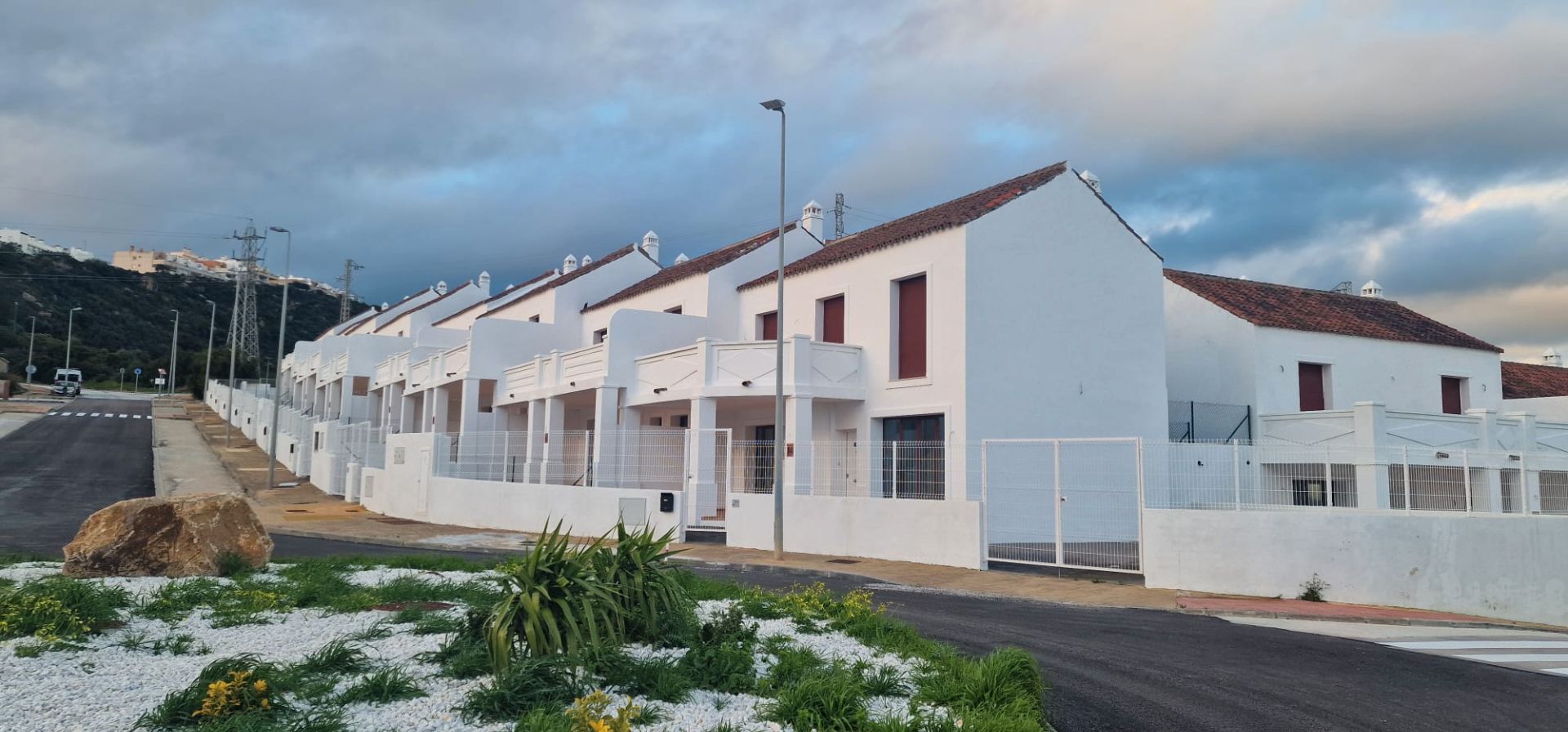 Vista exterior de Casa adosada en venta en Casares con Jardín privado y Terraza