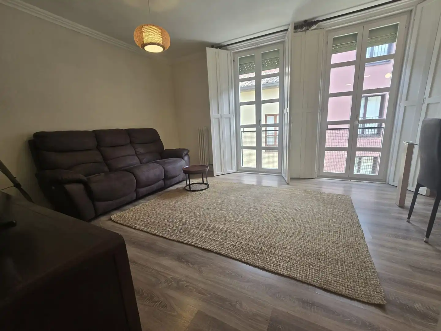Sala d'estar de Dúplex de lloguer en  Logroño amb Calefacció, Traster i Moblat