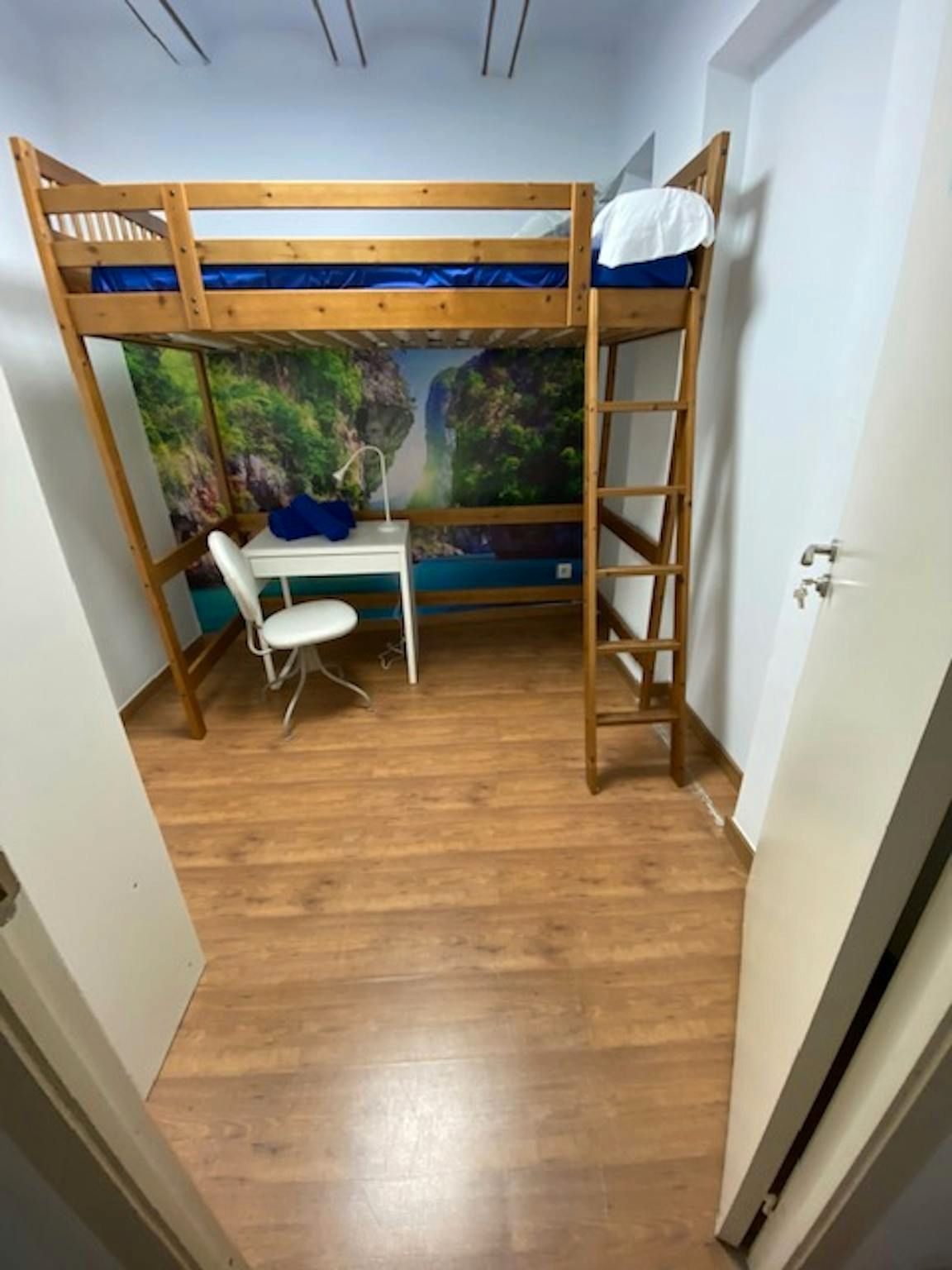 Bedroom of Flat to share in  Barcelona Capital  with Washing machine