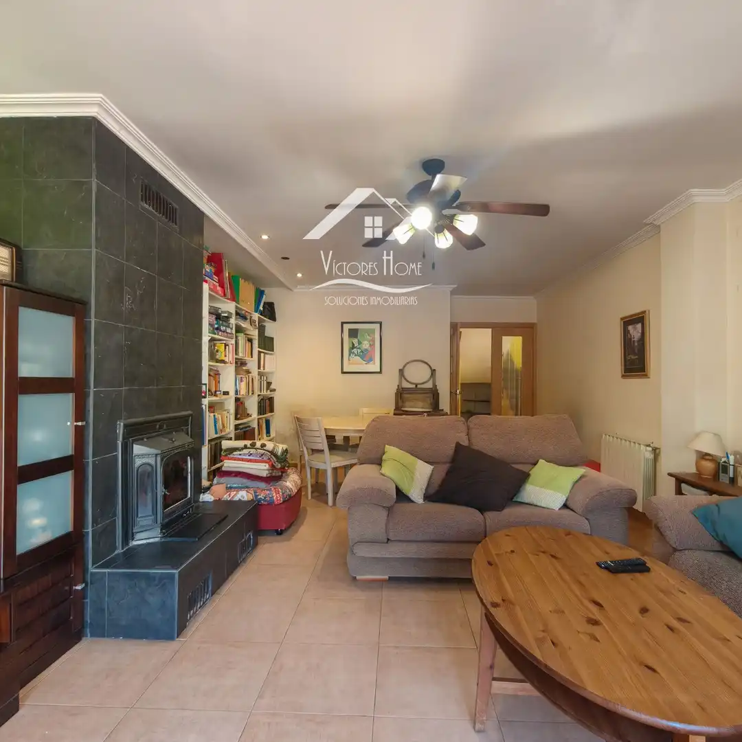 Sala de estar de Casa adosada en venta en Rivas-Vaciamadrid con Aire acondicionado, Calefacción y Jardín privado