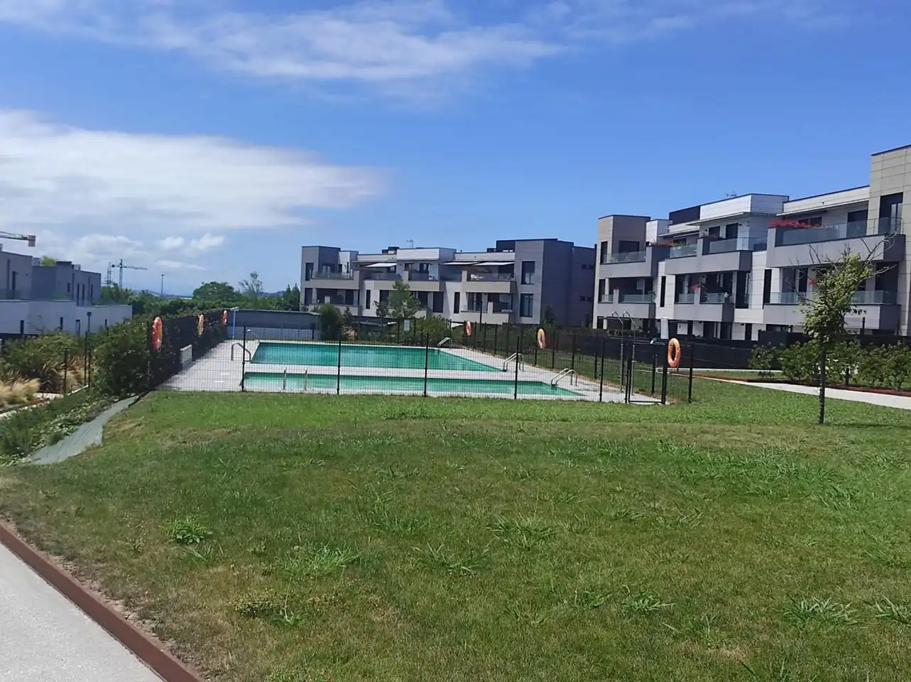 Piscina de Planta baja de alquiler en Santander con Calefacción, Jardín privado y Parquet
