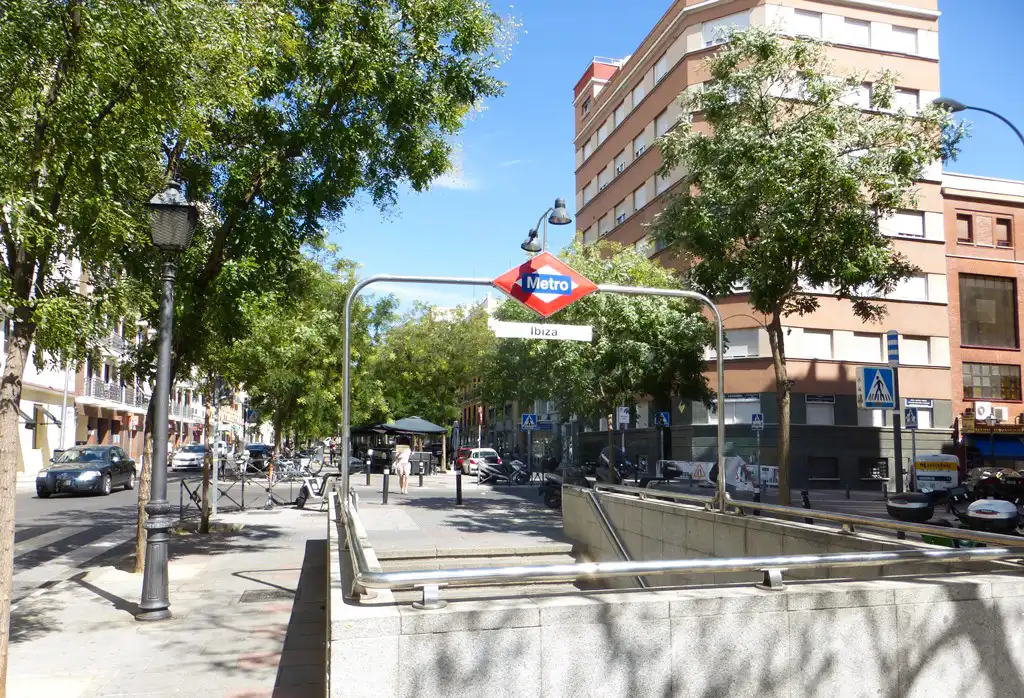 Außenansicht von Wohnung zur Miete in Madrid mit Klimaanlage, Heizung und Parkett