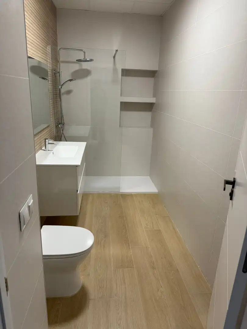 Baño de Piso de alquiler en Málaga con Aire acondicionado, Amueblado y Horno